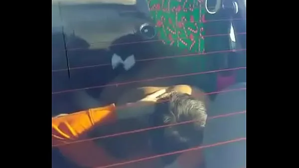 XXX Couple caught doing 69 in car ζεστές ταινίες