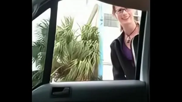 XXX exhibitionist receives help proposal from a passerby and cum in front of her أفلام دافئة