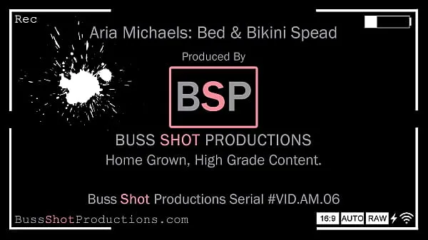 XXX AM.06 Aria Michaels Bed & Bikini Spread Preview Films chaleureux