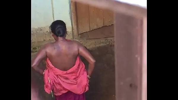 XXX Desi village horny bhabhi nude bath show caught by hidden cam Phim ấm áp