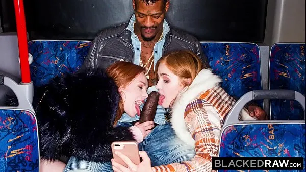 XXX BLACKEDRAW Две красотки трахаются с огромным большим черным членом в автобусе тёплых фильмов