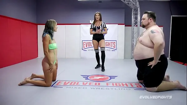 XXX Naked Sex Fight mentre Vinnie ONeil combatte Stacey Daniels in un vincitore scopa una battaglia perdente con orale per tuttifilm caldi