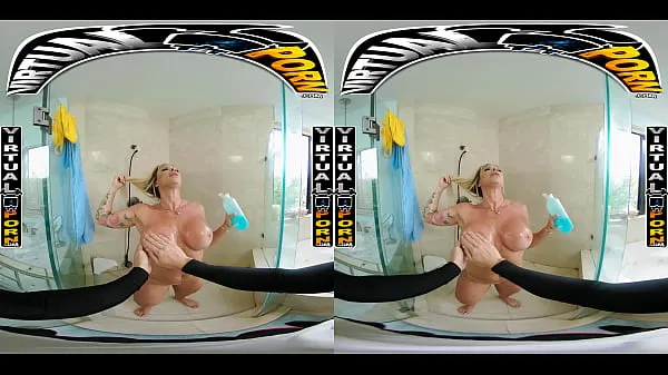 XXX Busty Blonde MILF Robbin Banx Seduces Step Son In Shower ζεστές ταινίες