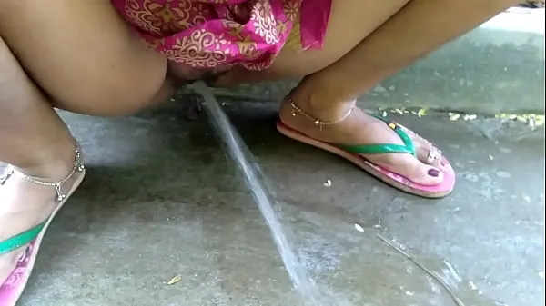 XXX Wife Outdoor Risky Public Pissing Compilation New Year ! XXX Indian Couple Phim ấm áp
