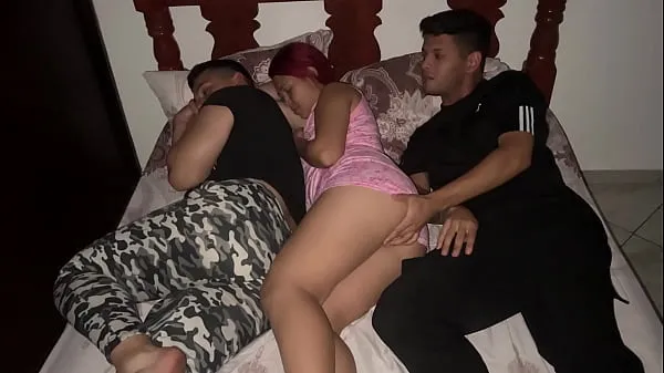 XXX I don't like sharing a bed with my girlfriend's best friend because I feel like he fucks her next to my NTR teplé filmy