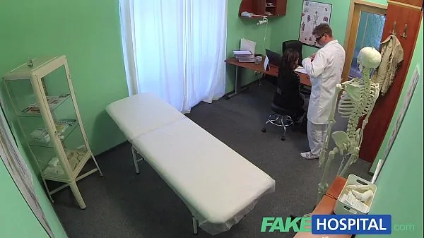 XXX Fake Hospital Sexual treatment turns gorgeous busty patient moans of pain into p lämmintä elokuvaa