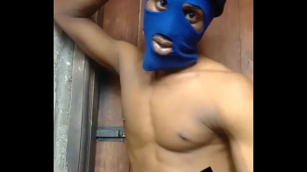 XXX Masked on black guy with a big dick stroke أفلام دافئة