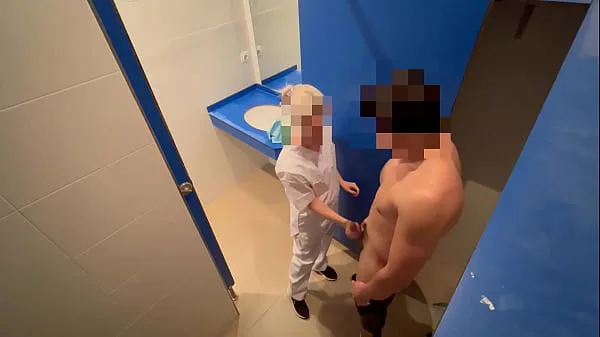 XXX I surprise the gym cleaning girl who when she comes in to clean the toilet she catches me jerking off and helps me finish cumming with a blowjob ภาพยนตร์ที่อบอุ่น