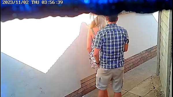 XXX Mutiges Paar beim öffentlichen Ficken vor CCTV-Kamera erwischt warme Filme