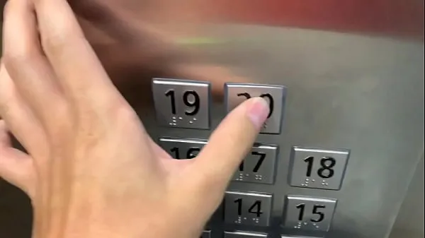 XXX Sexo em público, no elevador com um estranho e eles nos pegam filmes quentes