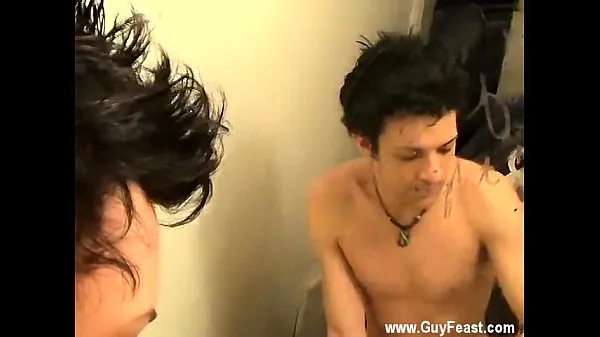 XXX Hot twink scene William is trying to tidy make-up off the bathroom أفلام دافئة